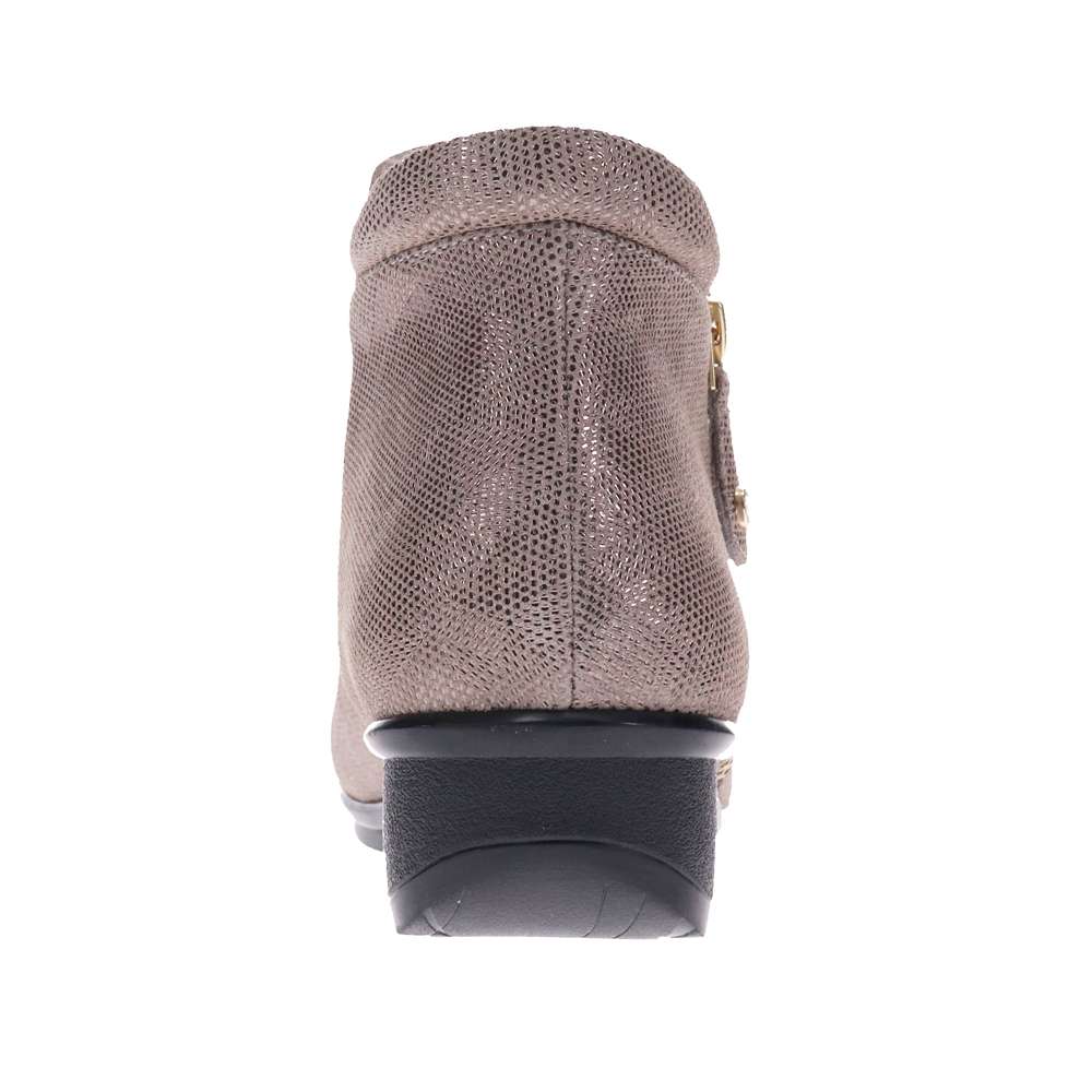 Damascus Wedged Boot - Champagne Angle